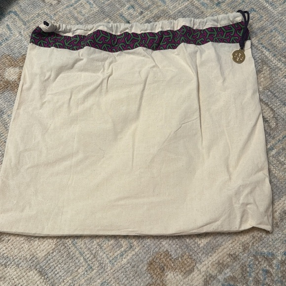 Iridescent Tory Burch Purse! With dust bag in amazing condition